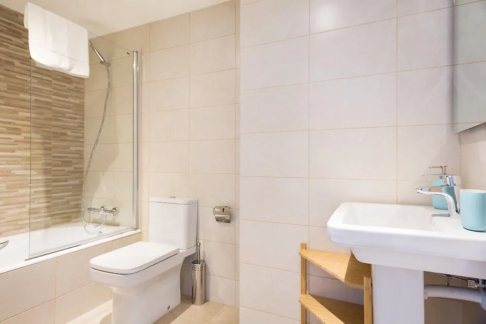 סנט אדריה דה בסוס Olala Port Forum Apartments 3*, סנט אדריה דה בסוס